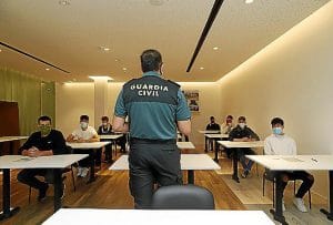 Lee más sobre el artículo Aprobar la Licencia de Armas en España